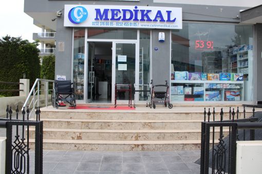 Çetin medikal İzmir Özel can Hastanesi Karşısında hasta yatakları ve diğer medikal market malzemeleri mağazasıdır